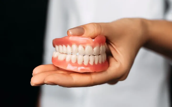 How to Evaluate and Select the Best Dental Clinic in Lahore for Your Entire Family