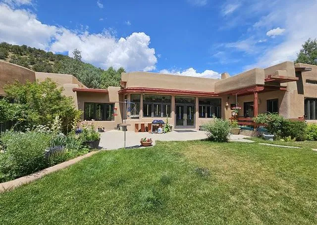 Where Can You Find the Best Hotels in Taos Ski Valley?