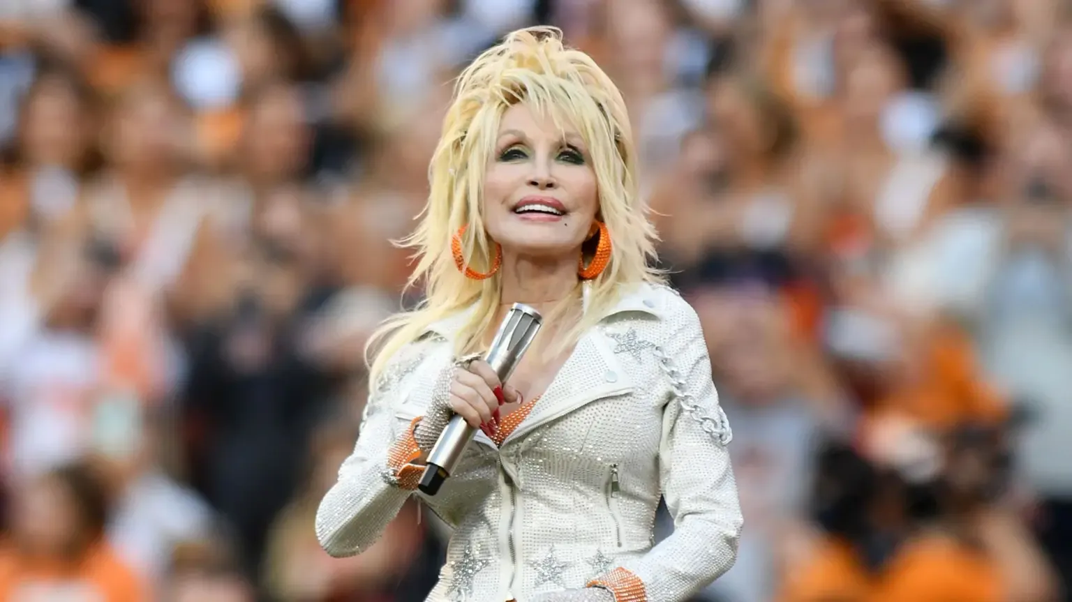 Dolly Parton, the Voice That Felt Like Home, Dies at 80