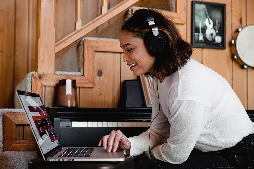 Find Your Voice and Shine Brighter With a Pop Vocal Coach