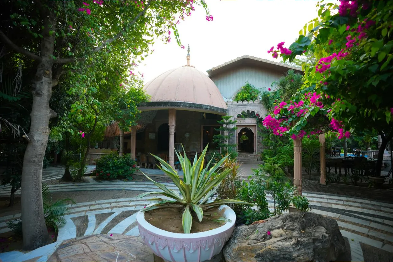 What Makes a Jaipur Resort Suitable for a Complete Family Holiday?