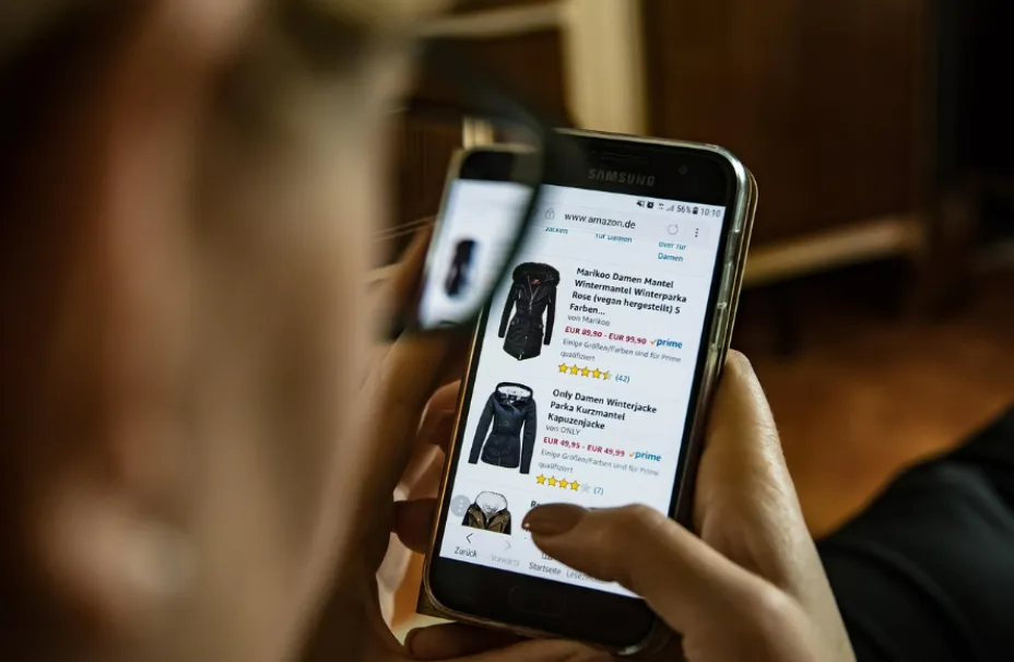Retail Architecture: Headless vs. Traditional Setups for Online Stores
