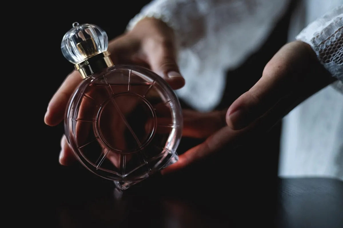 Dlaczego Perfumy Arabskie Zyskują Tak Dużą Popularność w Europie?
