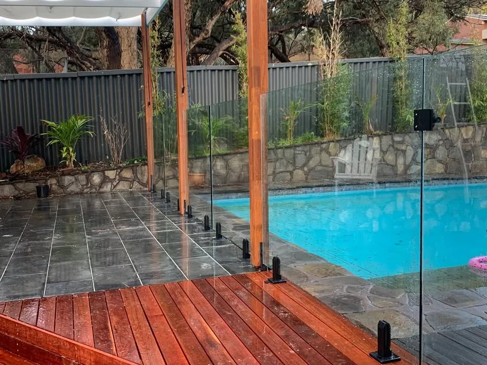 10 Benefits of Installing Frameless Pool Glass Fencing in Your Home