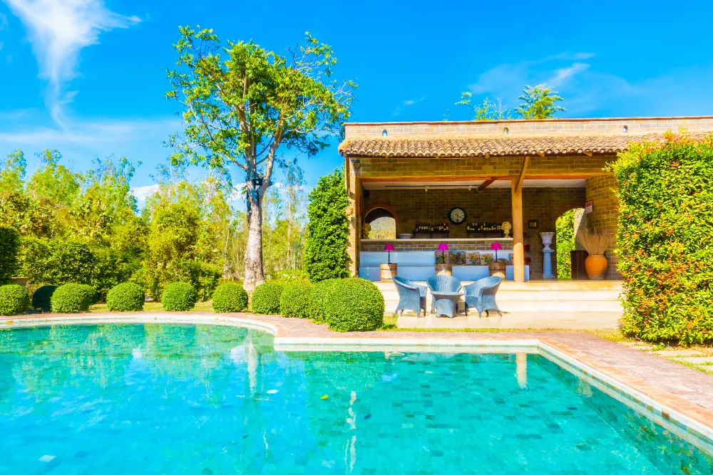 Designing the Perfect Outdoor Kitchen With a Pool in NC