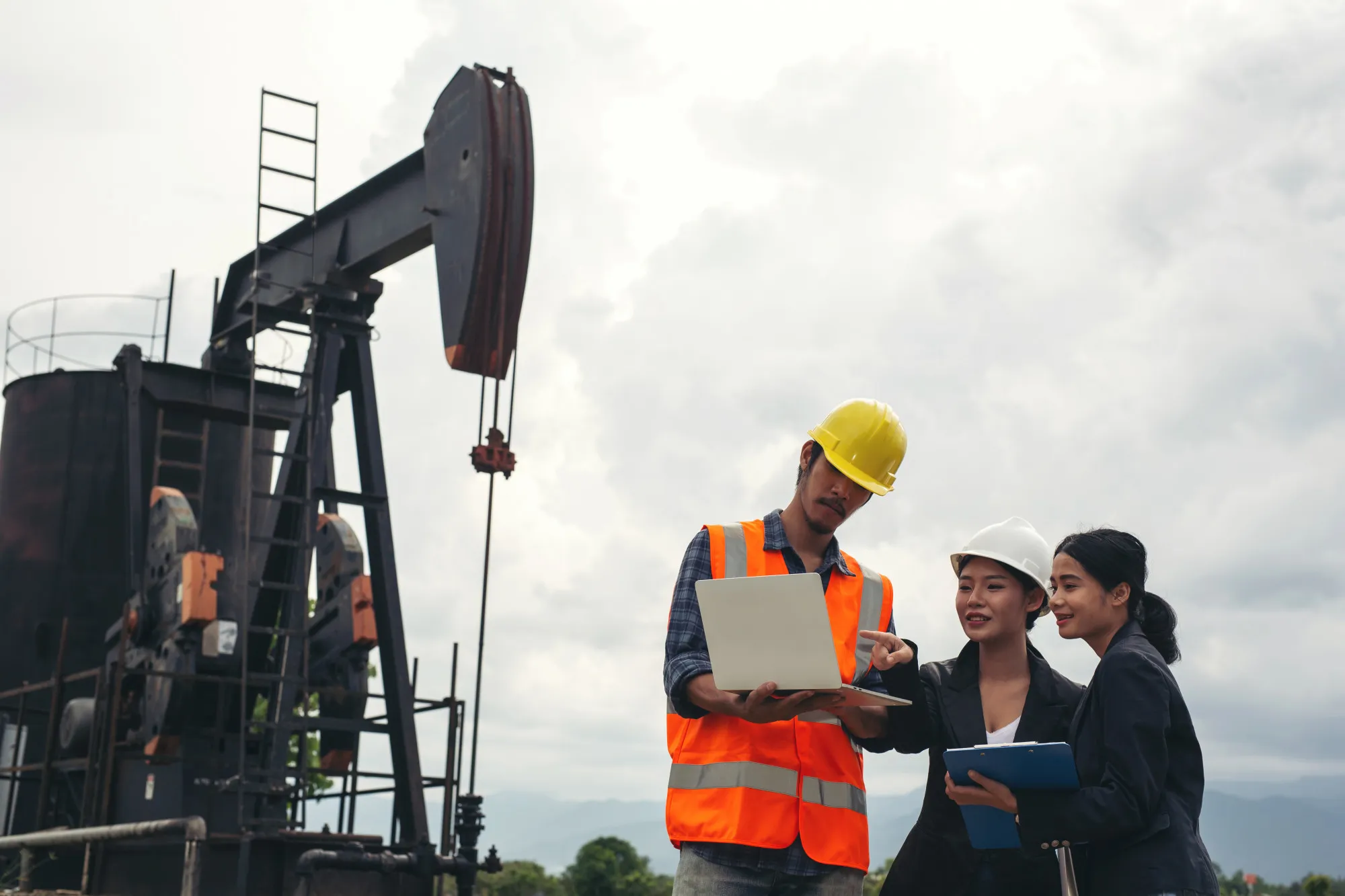 Skills and Certifications Required for Oil and Gas Jobs in Dubai