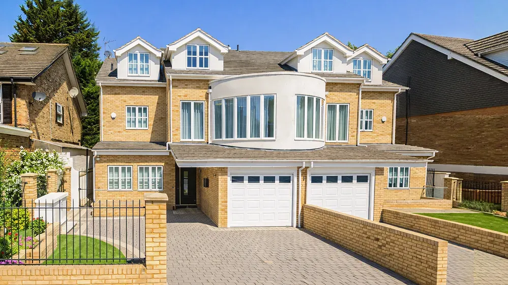 Why London Property Owners Trust Local Design and Build Contractors