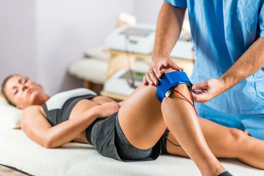 Physiotherapist vs Orthopedic Doctor: Who Should You See for Pain?