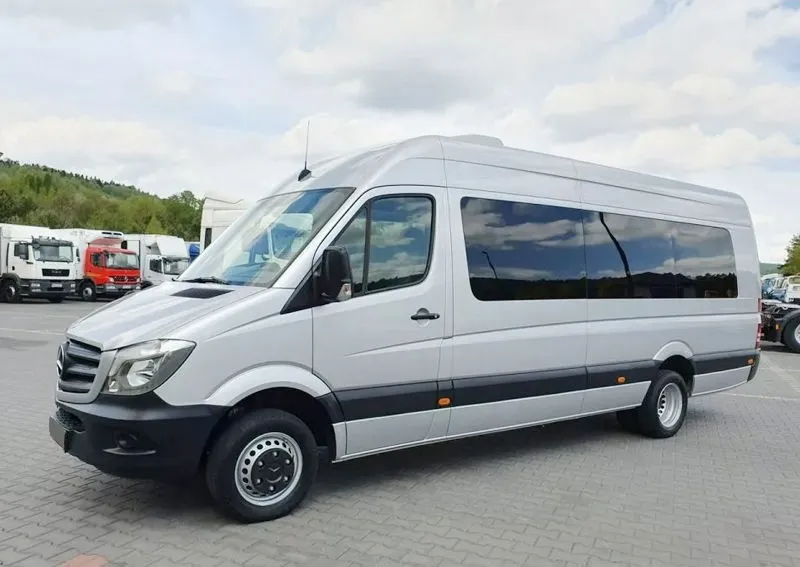 Minibus Rental In Phoenix: How To Travel Comfortably With A Group