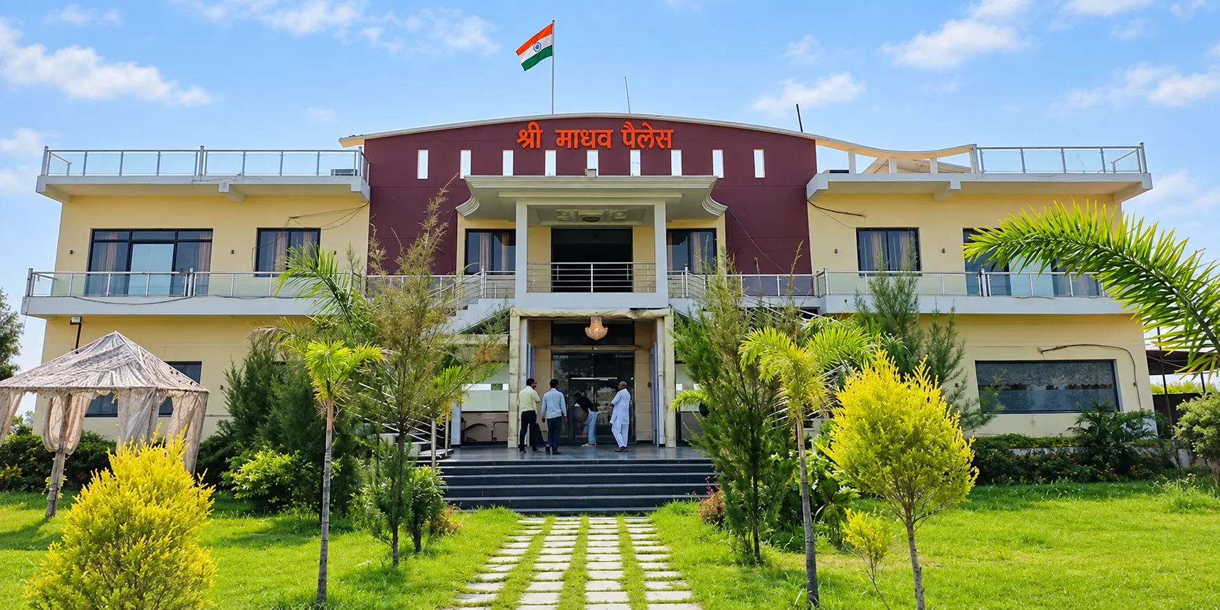 How Does a Hotel in Garautha Make Travel More Comfortable