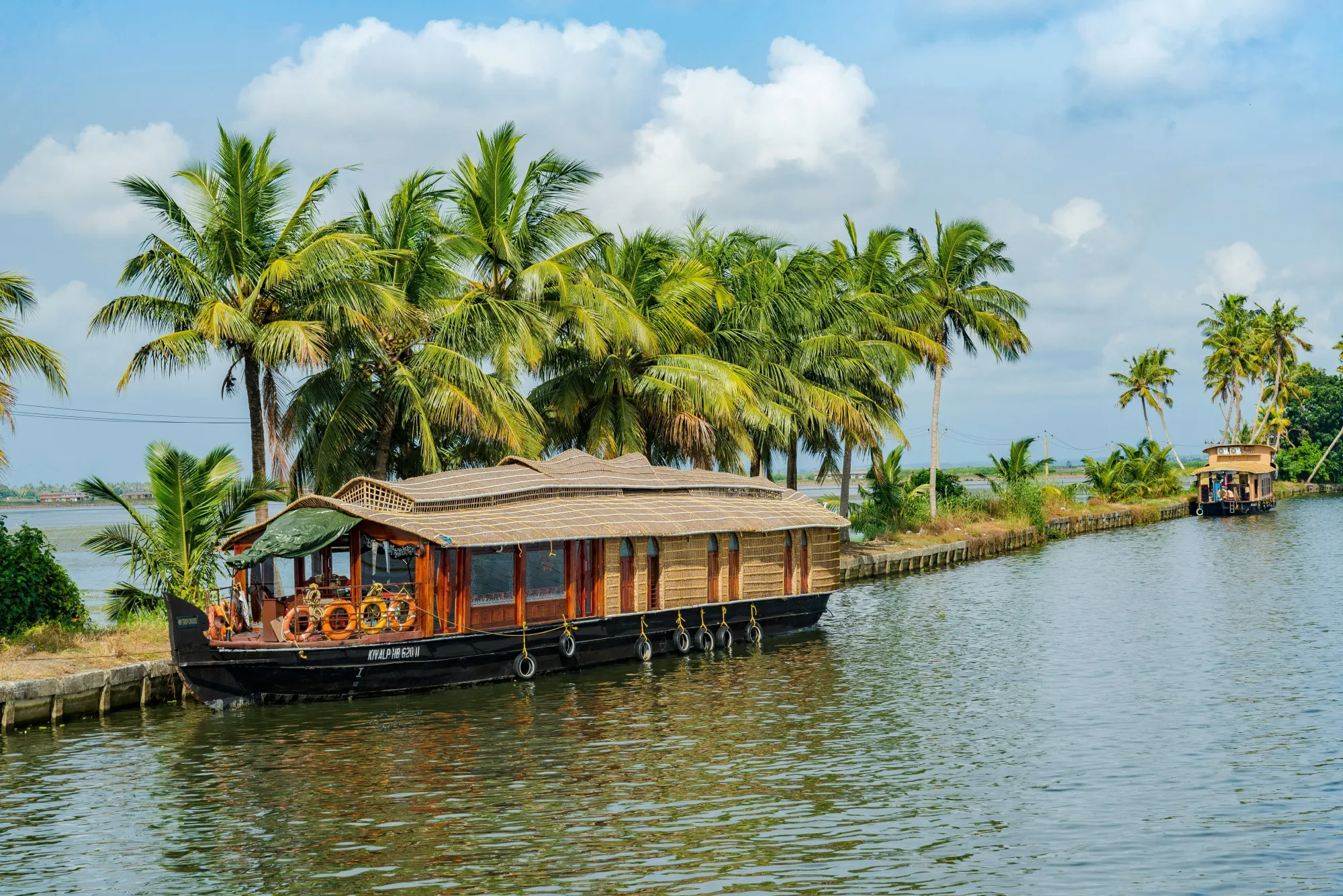 Best Houseboat for Couples in Alleppey: A Guide to Private & Romantic Stays
