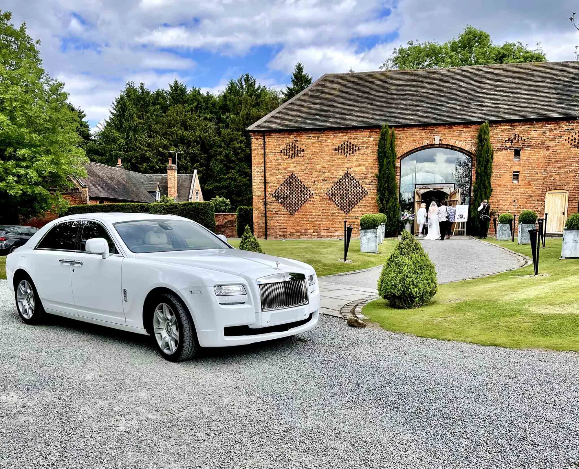 Wedding Cars Near Me: Find the Right Wedding Transport