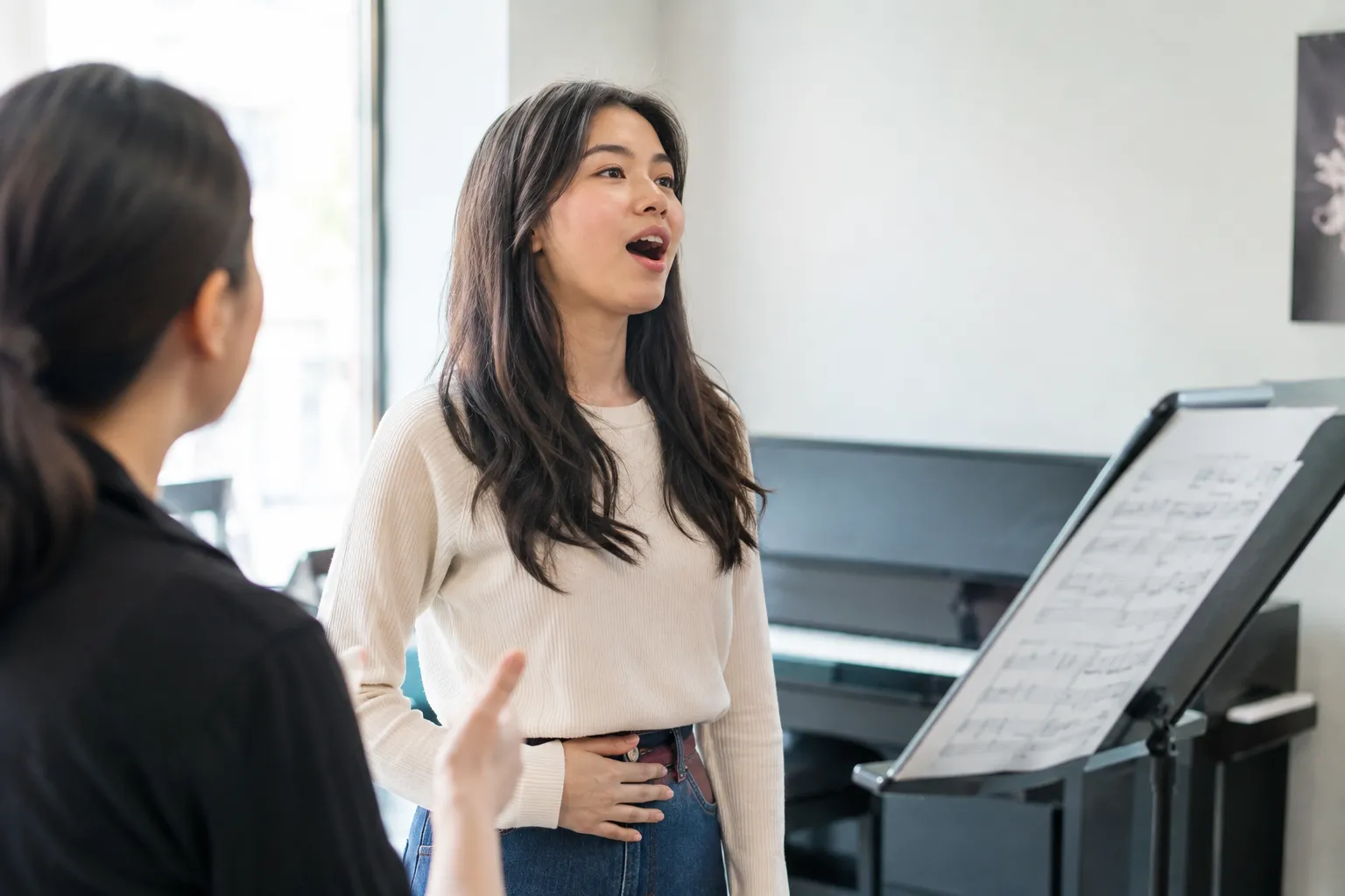Find Your Voice: A Beginner’s Journey Through Vocal Lessons in Singapore