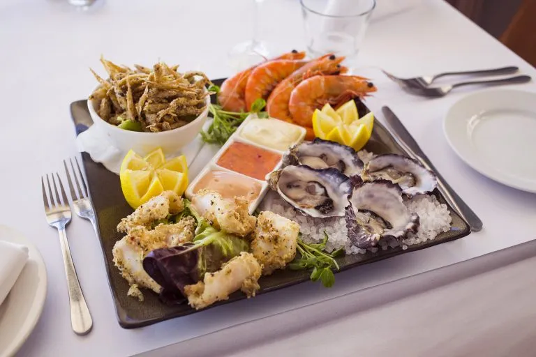 Seafood Dining in Glenelg: Finding the Right Seafood Restaurant Near the Be