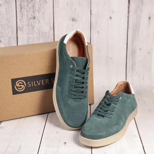 Leather Loafers For Men vs Men’s Casual Trainers: How to Choose the Right Pair