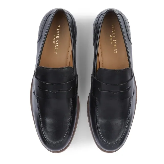 Leather Loafers For Men vs Men’s Casual Trainers: How to Choose the Right Pair