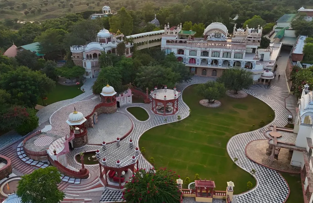 How Can a Group Choose One Resort Near Jaipur When Everyone Wants a Different Holiday?
