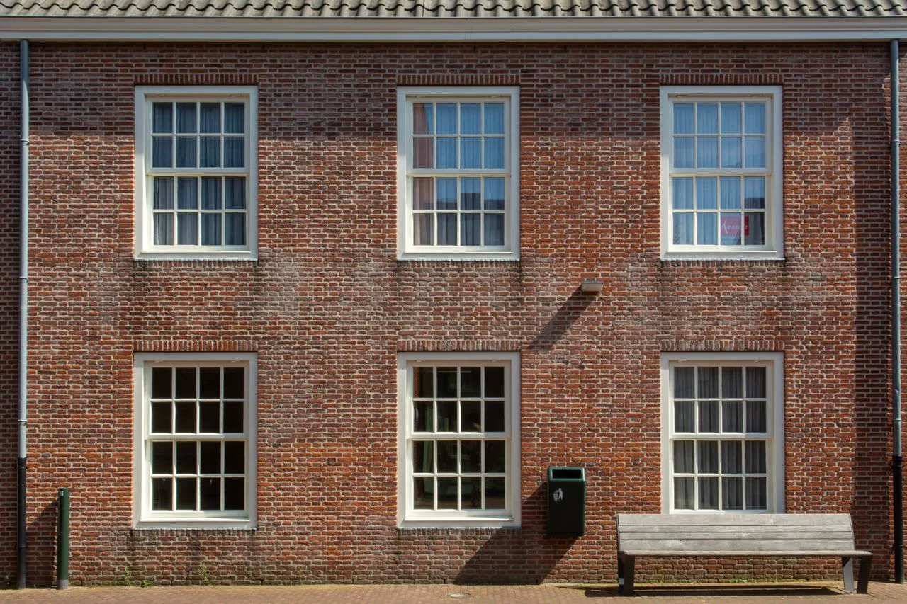 Sash Windows in London: Enhancing Comfort through Double Glazing