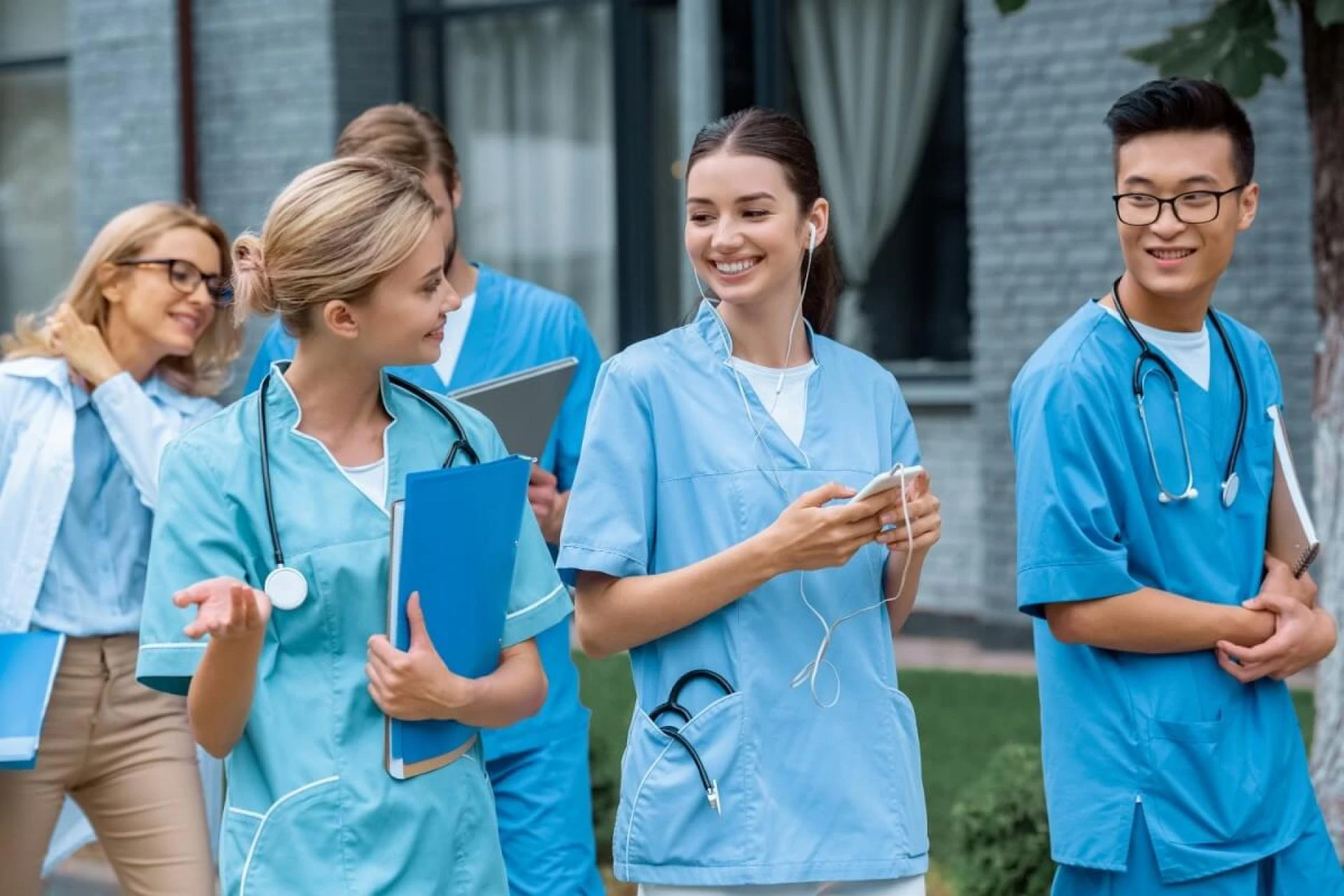 How Do Nursing Programs in Florida Prepare Students for Clinical Practice?