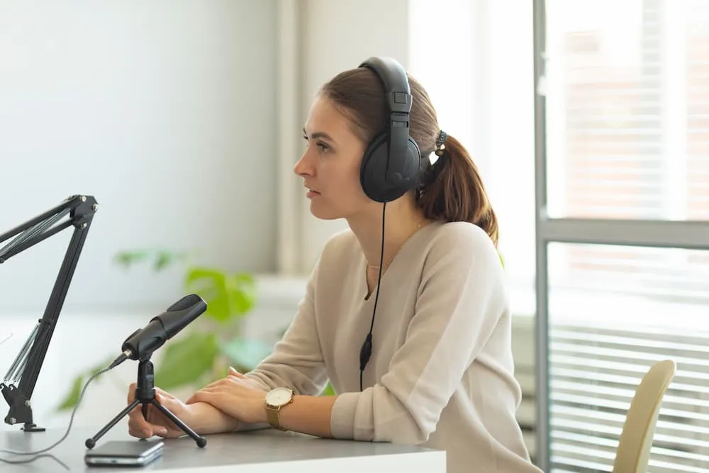 How an Audio Transcription Service Simplifies Audio-to-Text Conversion