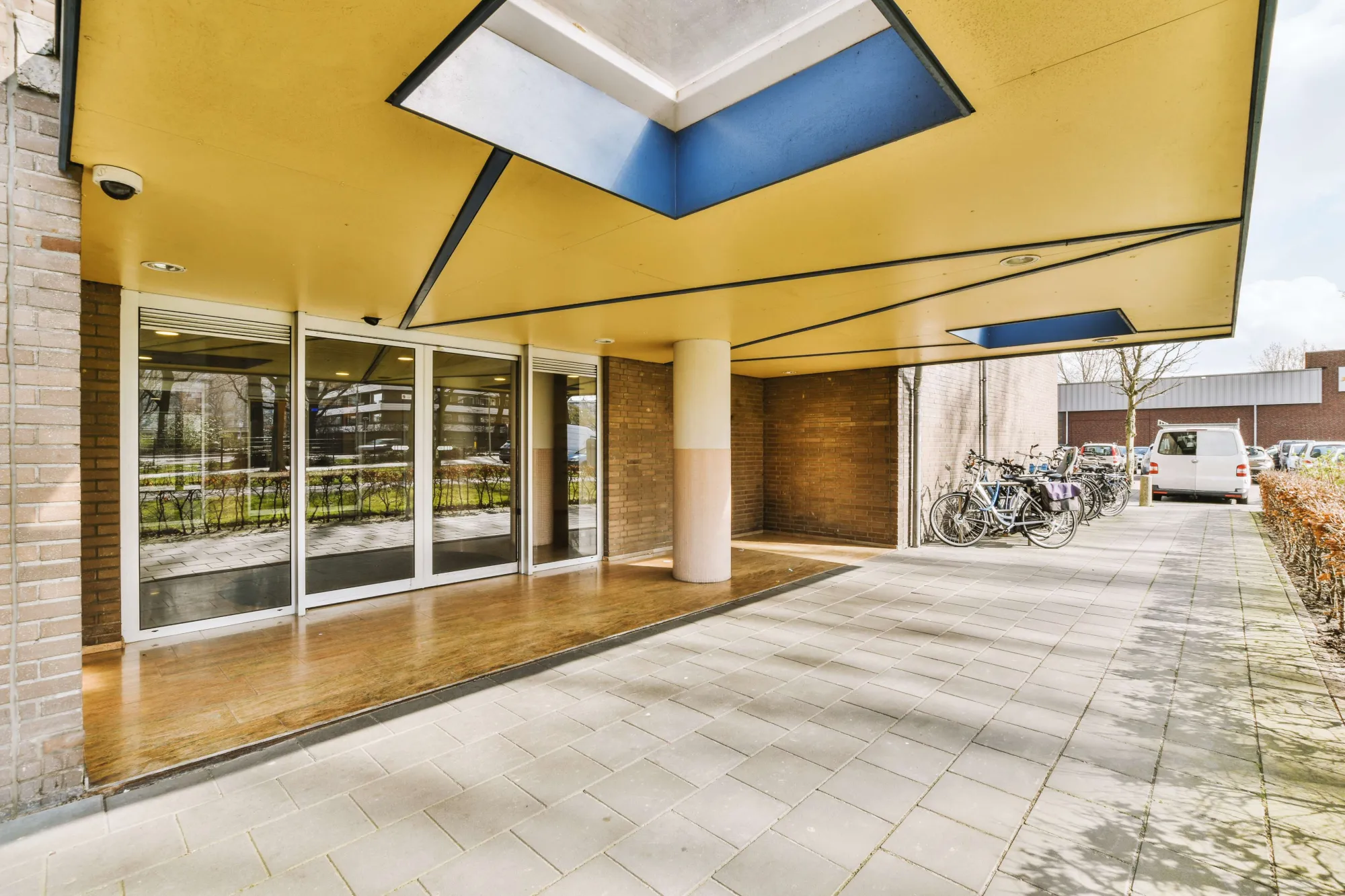 How to Choose the Right Retractable Roof for Your Outdoor Space
