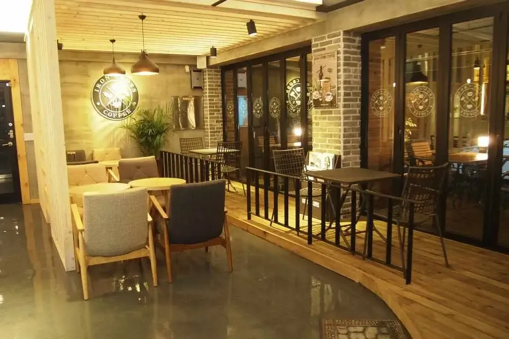 Restaurant Cleaning Services in Miami: A Health Code Compliance Checklist for Restaurant Owners