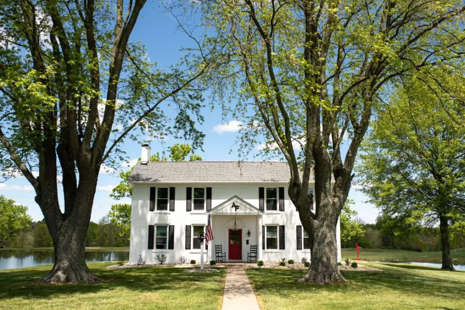 Small Intimate vs Large Expansive Barn Wedding Venues in Ohio: How to Choose Based on Your Guest List