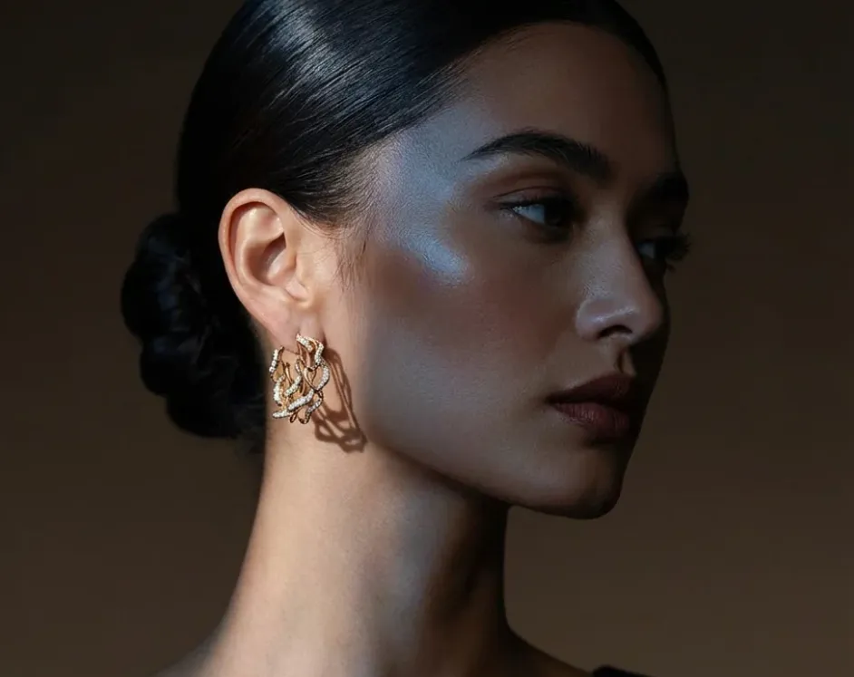 How to Choose Earrings According to Face Shape: A Complete Guide