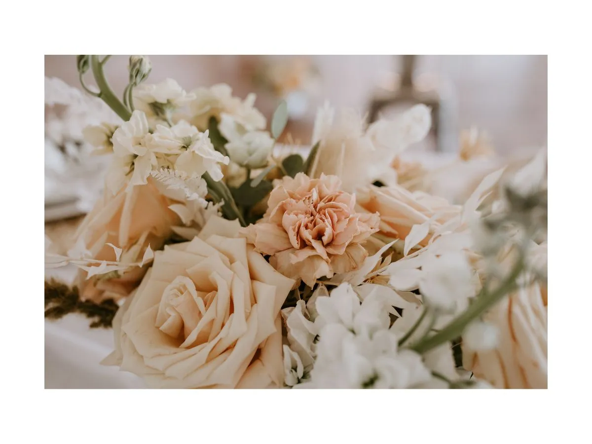 Canadian Wedding Flowers: Seasonal Blooms, Budget Hacks & Logistics