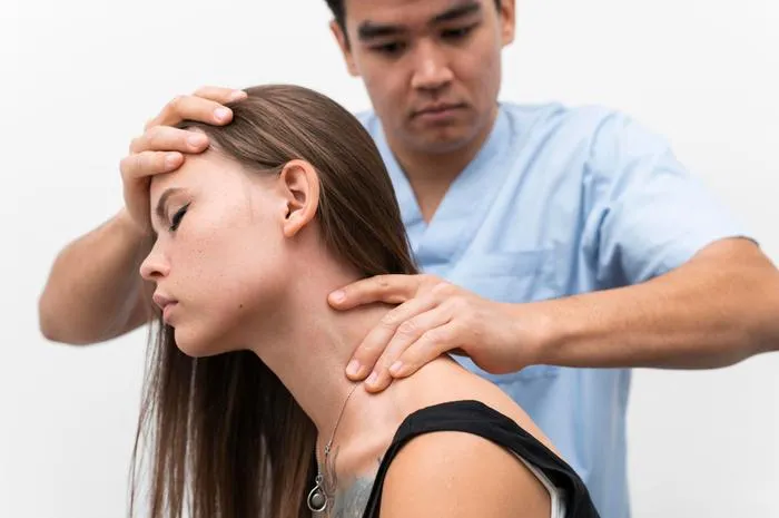 When Should Someone Consider Neck Pain Treatment Lakewood?