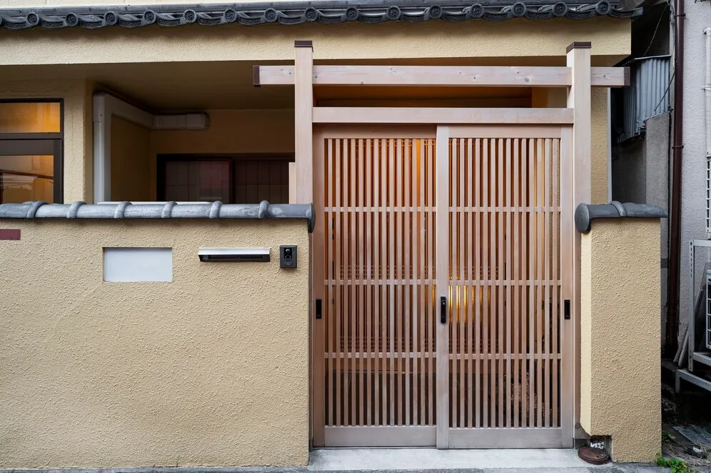 Modern Metal Gate Designs for Singapore HDB Homeowners: 7 Styles to Consider