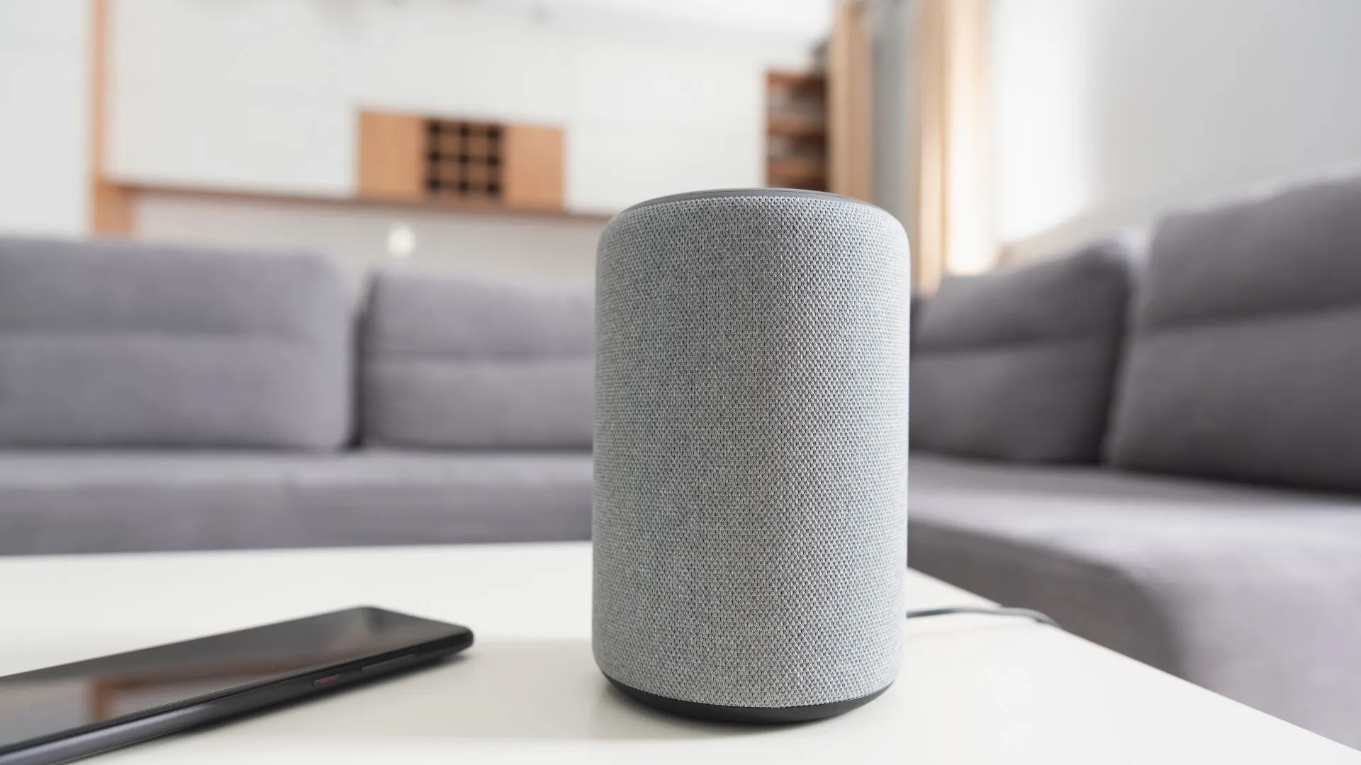 How to Choose the Right Speakers for a Small Room