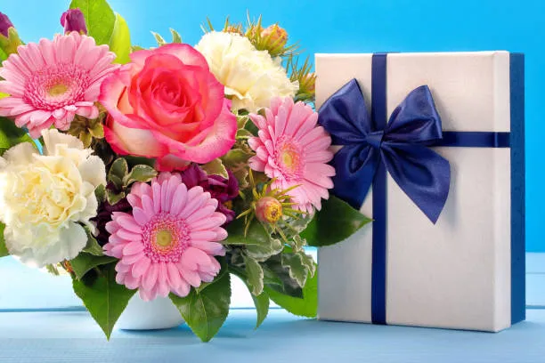 The Enduring Power of Handwritten Sentiments in Floral Gifting