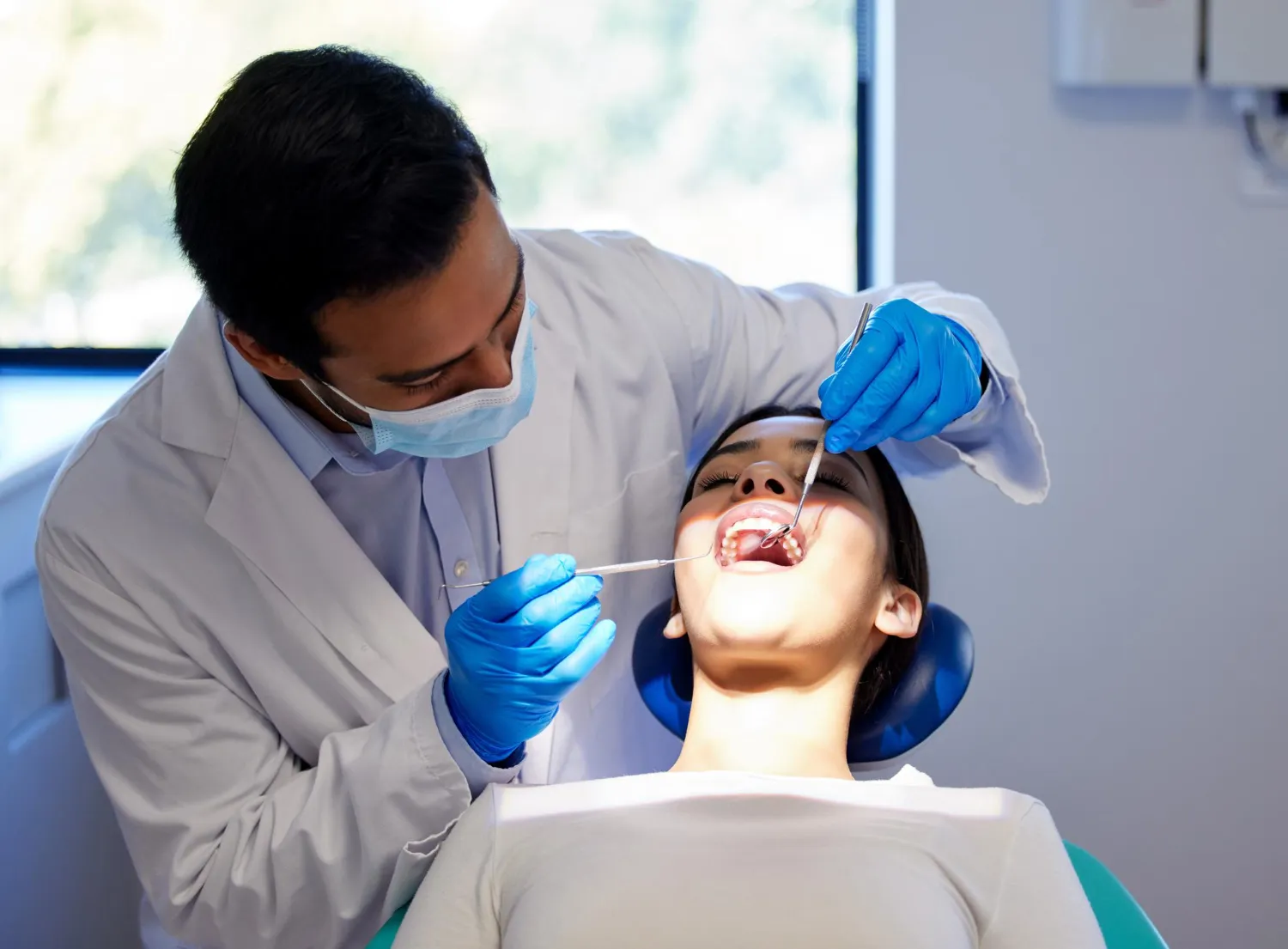 Understanding the Benefits of Airflow Stain Removal for Cleaner Teeth
