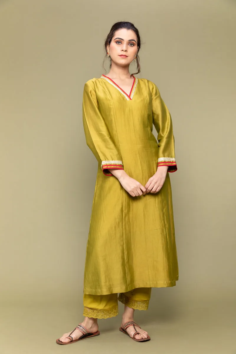How to Style a V Neck Kurta for Different Occasions