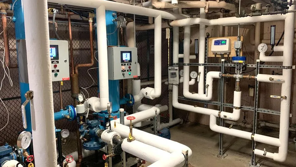 Swimming Pool Heat Pumps vs Solar Hot Water: Which Heating System Is Right for Your Pool?