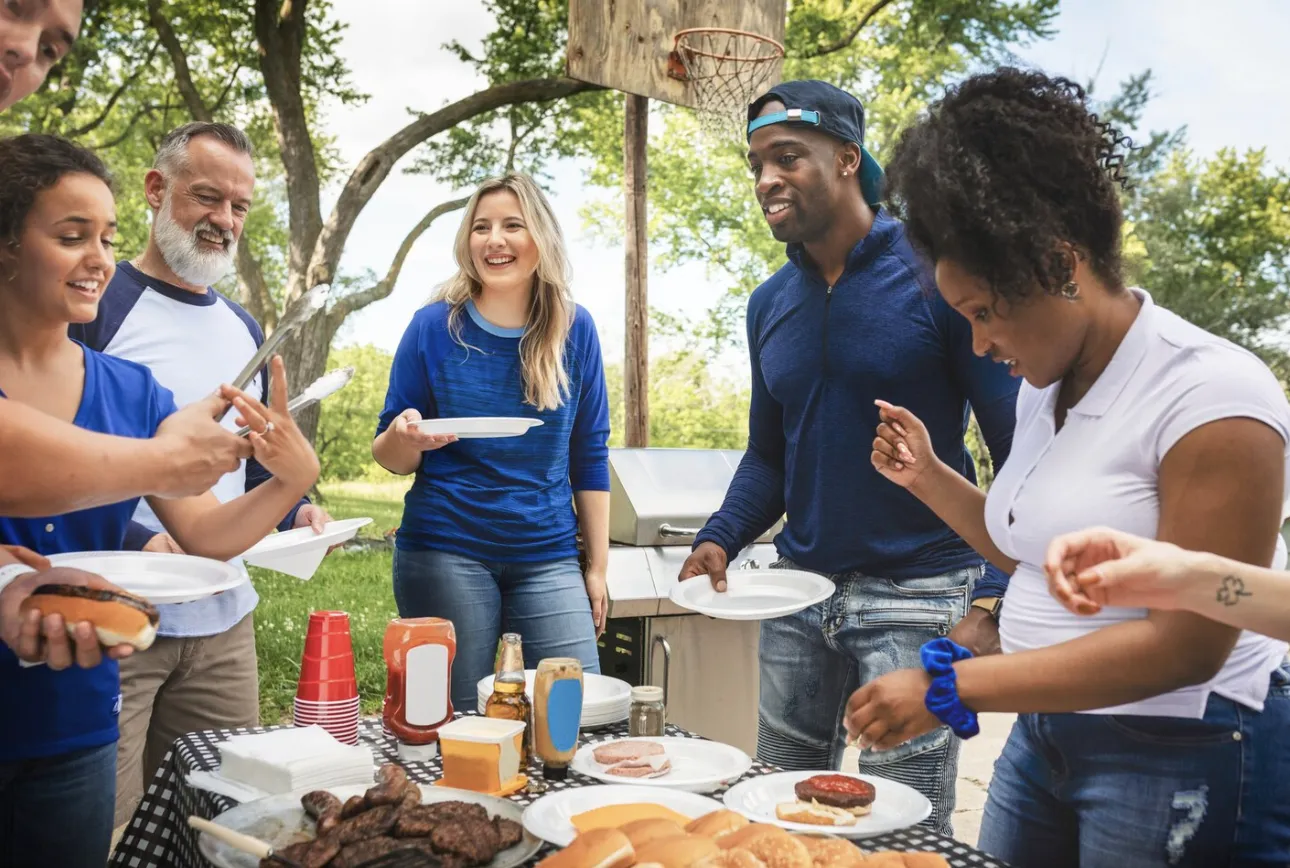 Need to Feed a Crowd? Why Restaurant Catering Makes Planning Easier