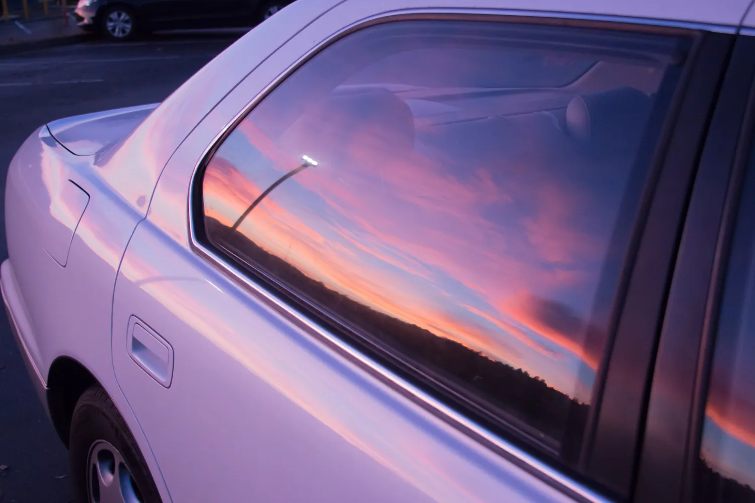 How Colours Affect Custom Car Rear Window Graphics