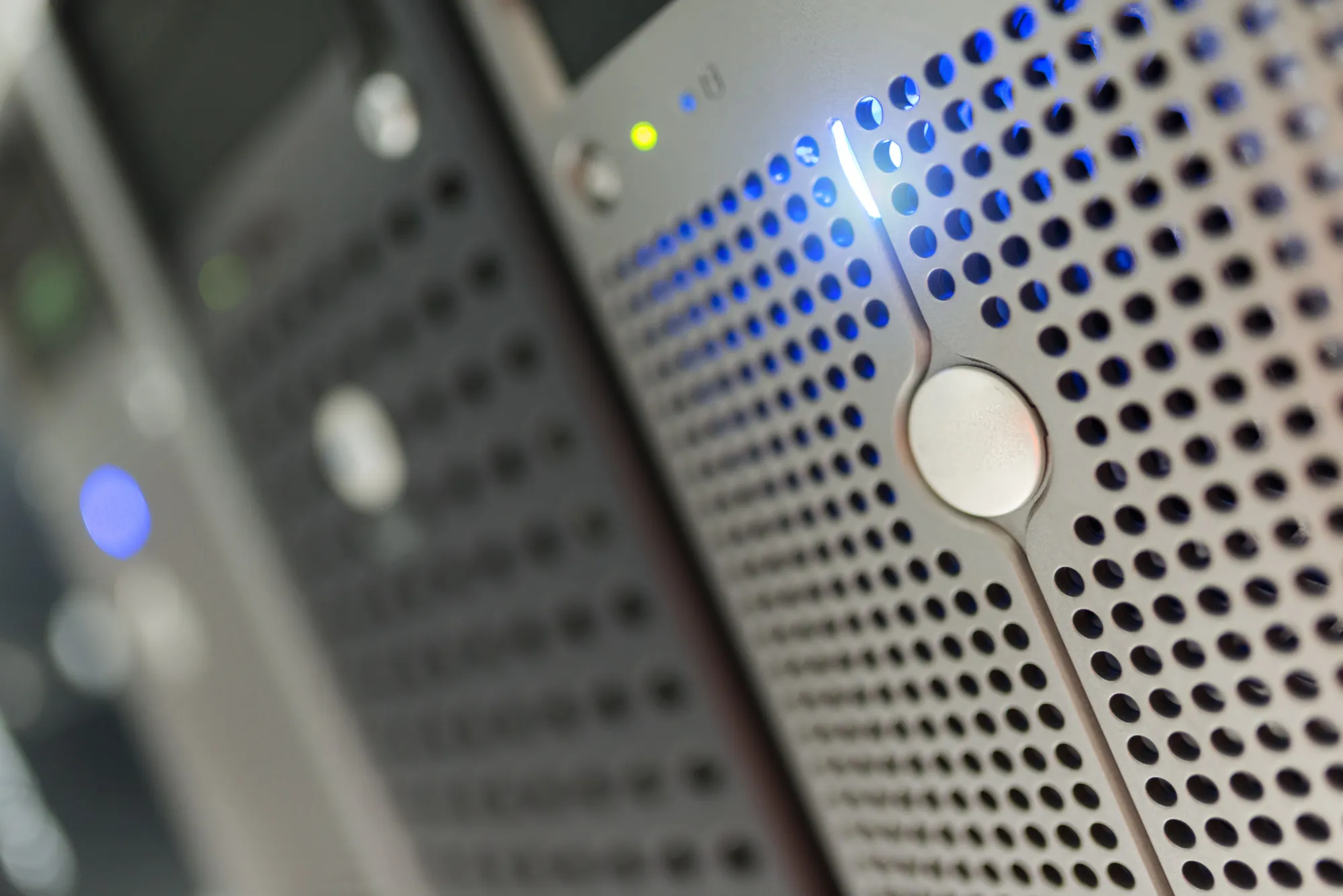 Best 8000 VA UPS for Data Centres: A 2026 Buyer’s Guide