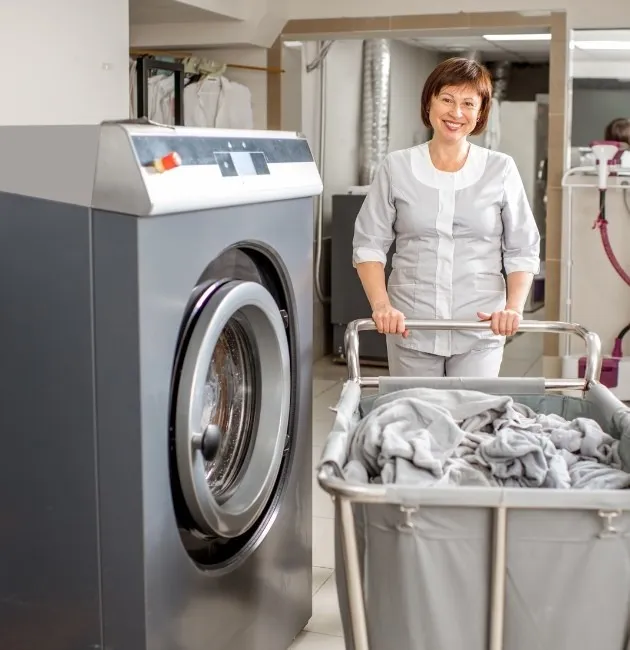 Tired of Your Apartment’s Basement Laundry Room? 5 Things to Look for in a Rogers Park Laundromat