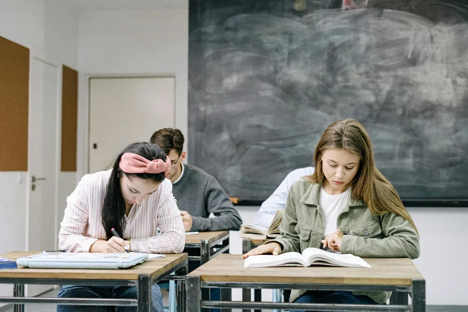 Top 10 Overseas Education Consultants in Delhi: Expert Guidance for Studying Abroad