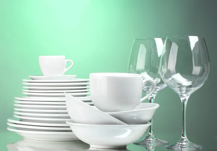 How Many Cups, Glasses and Plates Does a Busy Café Actually Need?
