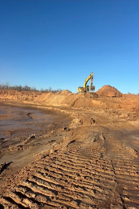 How Does Bank Sand Delivery Help Prevent Delays on Busy Houston Job Sites?