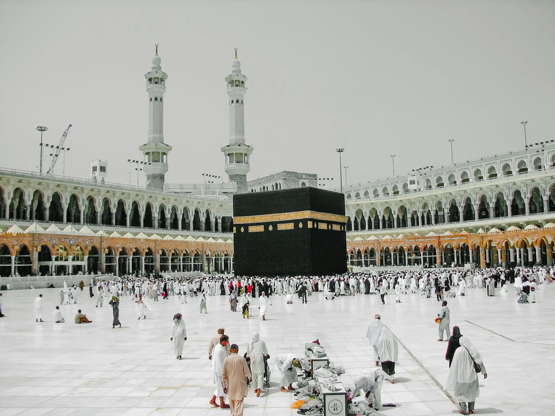 Direct Flights from UK to Jeddah: Routes, Airlines, Fares