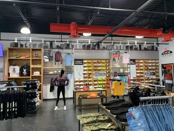 5 Ways Custom Retail Signs Improve the Customer Experience