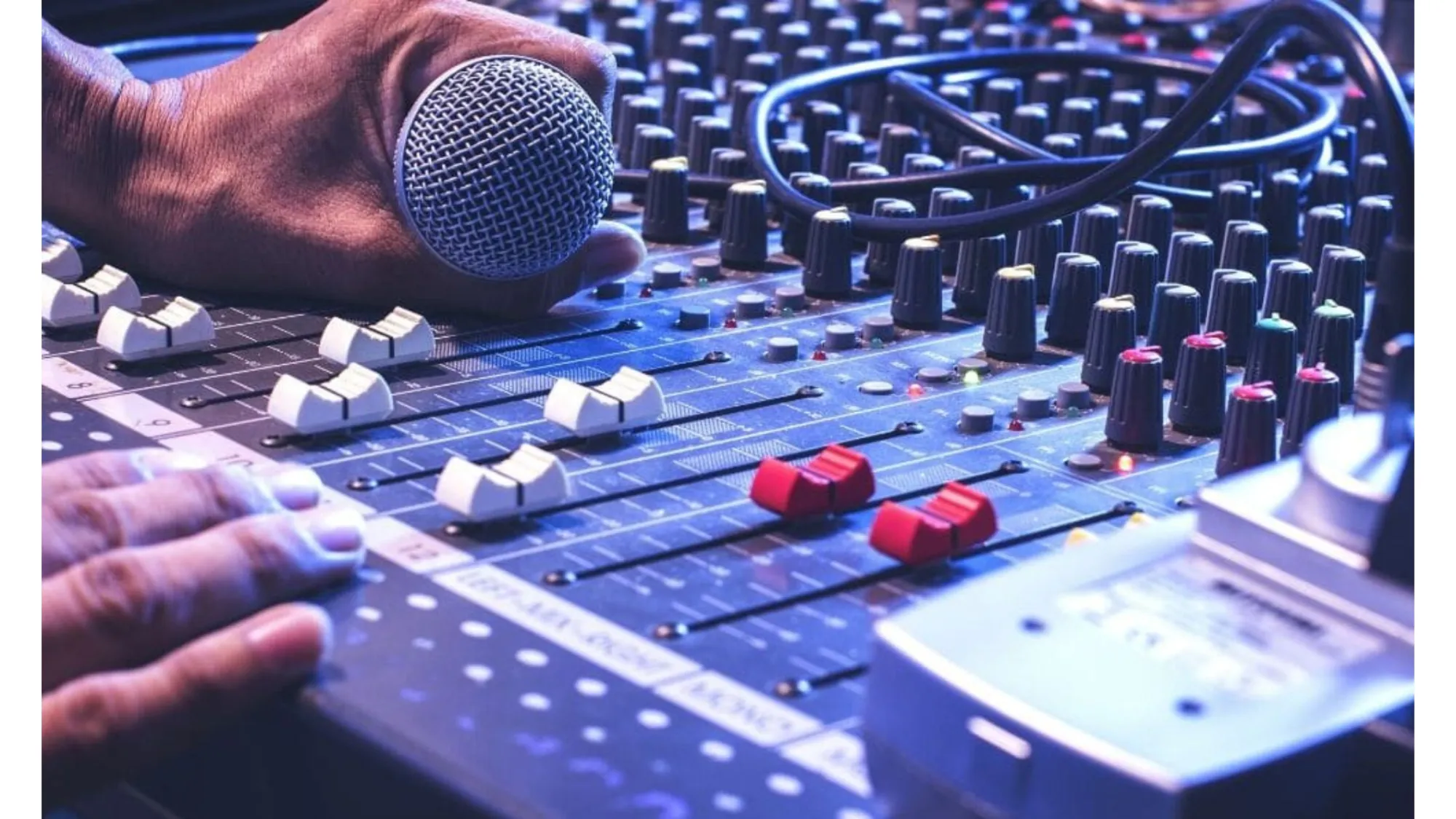 How Do Dubbing, Subtitles, and Voice Casting Work Together in Audiovisual Localization?