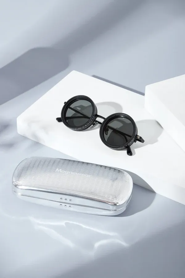 Adjustable Tint Sunglasses: A Smarter Way to Manage Bright Light
