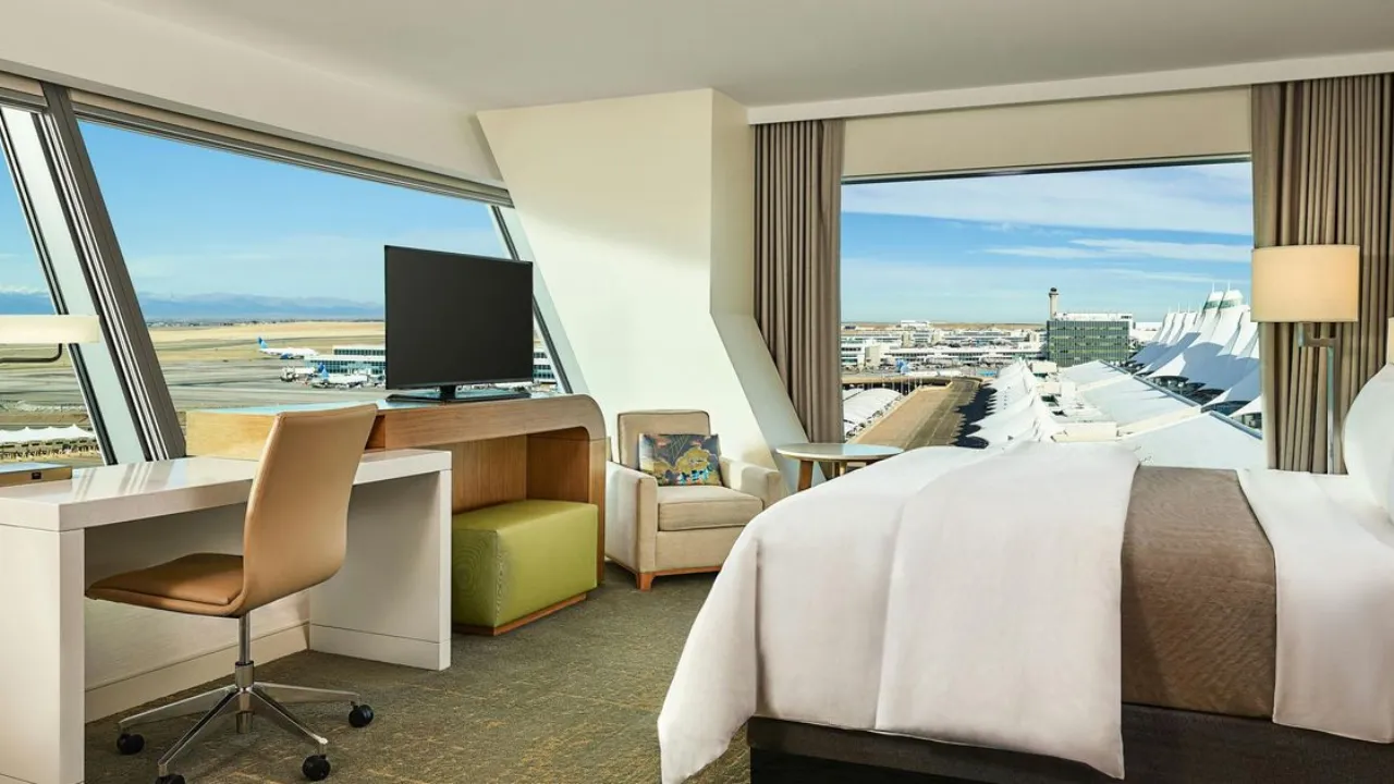 Denver Airport Arrivals: Booking Flexible Hotel Packages