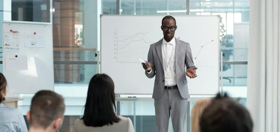 How Financial Consulting Improves Business Decision Making?