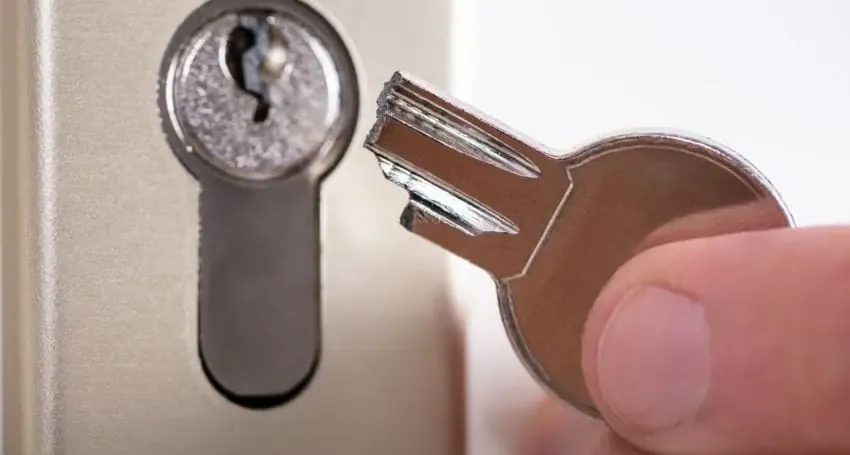 Stuck or Snapped: What to Do When a Key Breaks Off in an Ottawa Lock